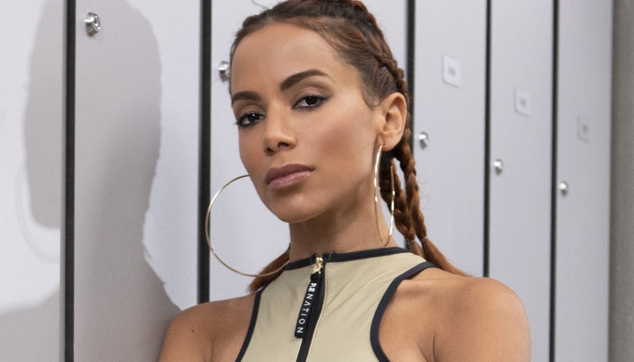 Anitta entrega rever participação em "Elite" toda hora e dispara: "Acho que arrasei"