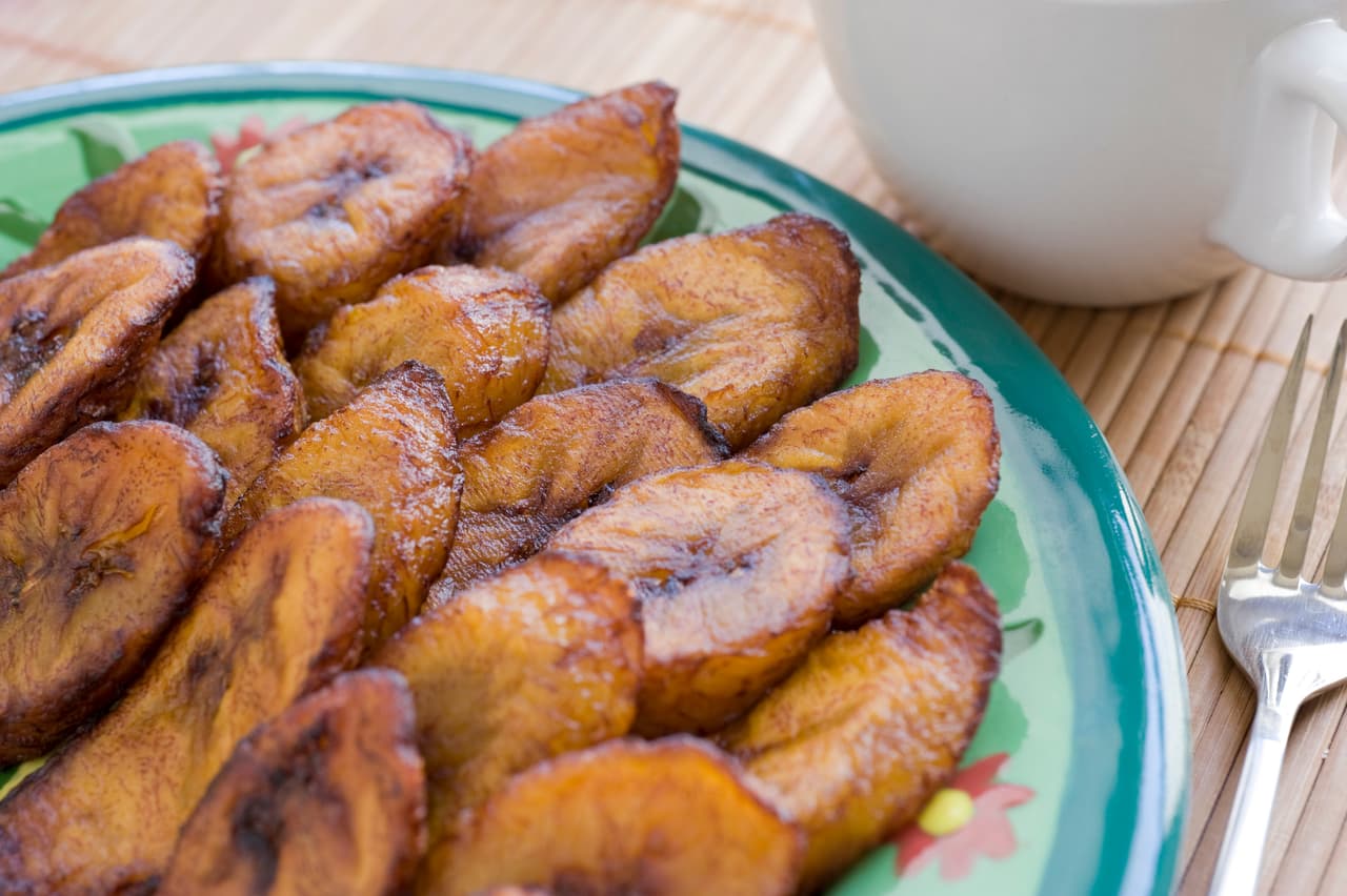 <b>Maduros:</b> se usa como guarnición de platos salados (le viene muy bien a piezas de poco sabor como una pechuga de pollo) y en países como México se puede convertir en un postre si se le agrega dulce de leche o leche condensada.