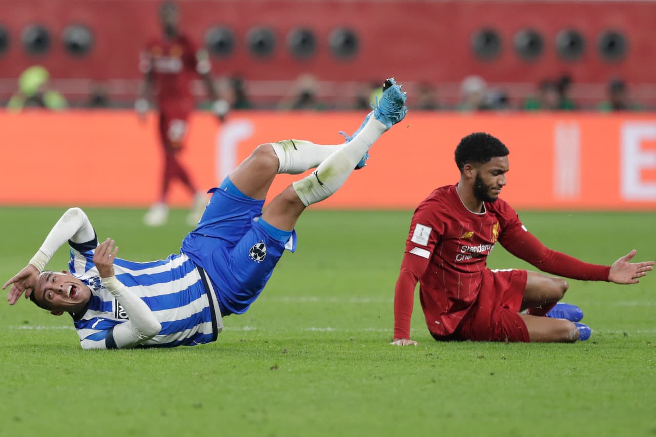 Mohamed consideró una entrada dura de parte del defensa Joe Gomez, quien ya estaba amonestado, por lo que exigió la segunda amarilla.