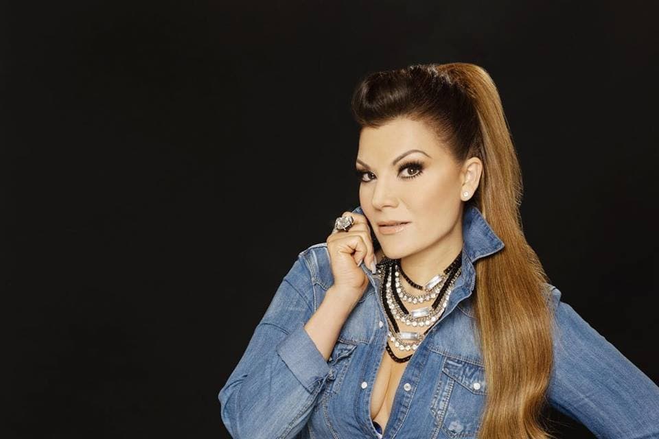 Diana Reyes no se quiere casar, no quiere hijos, y revela que pudo haber cantado en fiesta de ‘narcos’