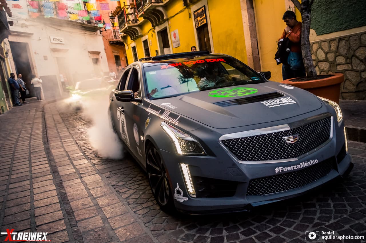 El modelo de alto desemepño de 
<b>Cadillac, el CTS-V,</b> también estuvo en la caravana. Este carro cuenta con un motor V8 de 6.2 litros generador de más de 600 hp. Su precio estimado es a partir de 100 mil dólares.