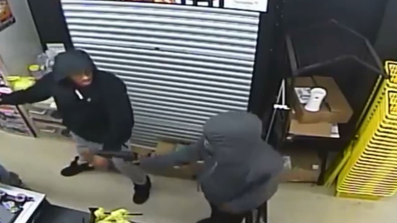 Cámara de vigilancia capta el robo a una tienda Dollar General al norte de Houston
