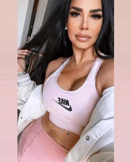 “Disfruta cada momento sin pensar en el mañana, sólo tenemos el instante que vivimos en el aquí y ahora. En el presente se construyen cimientos. Besos”, se lee al pie de la instantánea que alcanzó más de 3 mil ‘me gusta’.