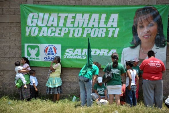 "No soy ni la primera ni la última mujer que se divorcia en este país, pero sí la primera que se divorcia por Guatemala", afirmó Torres, una licenciada en Ciencias de la Comunicación, con maestría en políticas públicas y promotora de los programas sociales contra la pobreza del actual gobierno.
