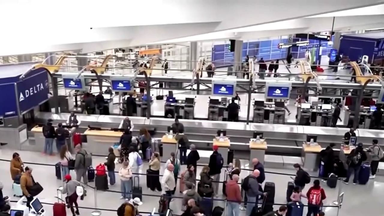 Feriado récord: Millones de estadounidenses en carreteras y aeropuertos listos por el 4 de Julio