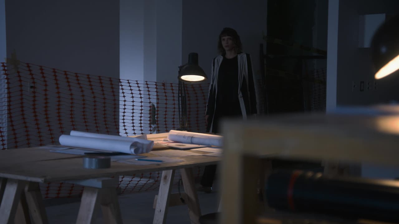 En ese momento Leonora llegó al lugar donde estaban los dos.