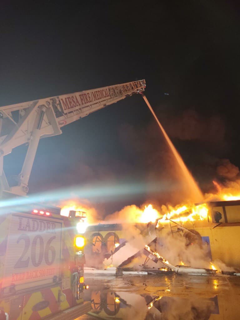 Autoridades confirman que no hubo ningún herido. La causa del voraz incendio está bajo investigación. 
<br>