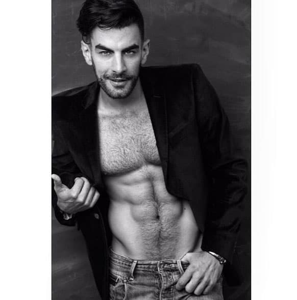 Javier Jattin nos dejó boquiabiertos con su galanura en 
<i>El color de la pasión</i>.