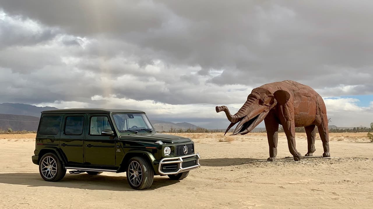 Me trasladé a la ciudad de San Diego, desde Los Ángeles, al volante de la versión superior de la nueva Clase-G: la 
<b>Mercedes-AMG G63 2019</b>. Su motor V8 Biturbo de 4.0 litros de desplazamiento hecho mano, con todos y cada uno de sus 
<b>577 caballos de fuerza</b> y 
<b>627 lbs.-pie de torque</b>, hicieron que este ladrillo con cuatro ruedas volara como una bala con viento a favor.