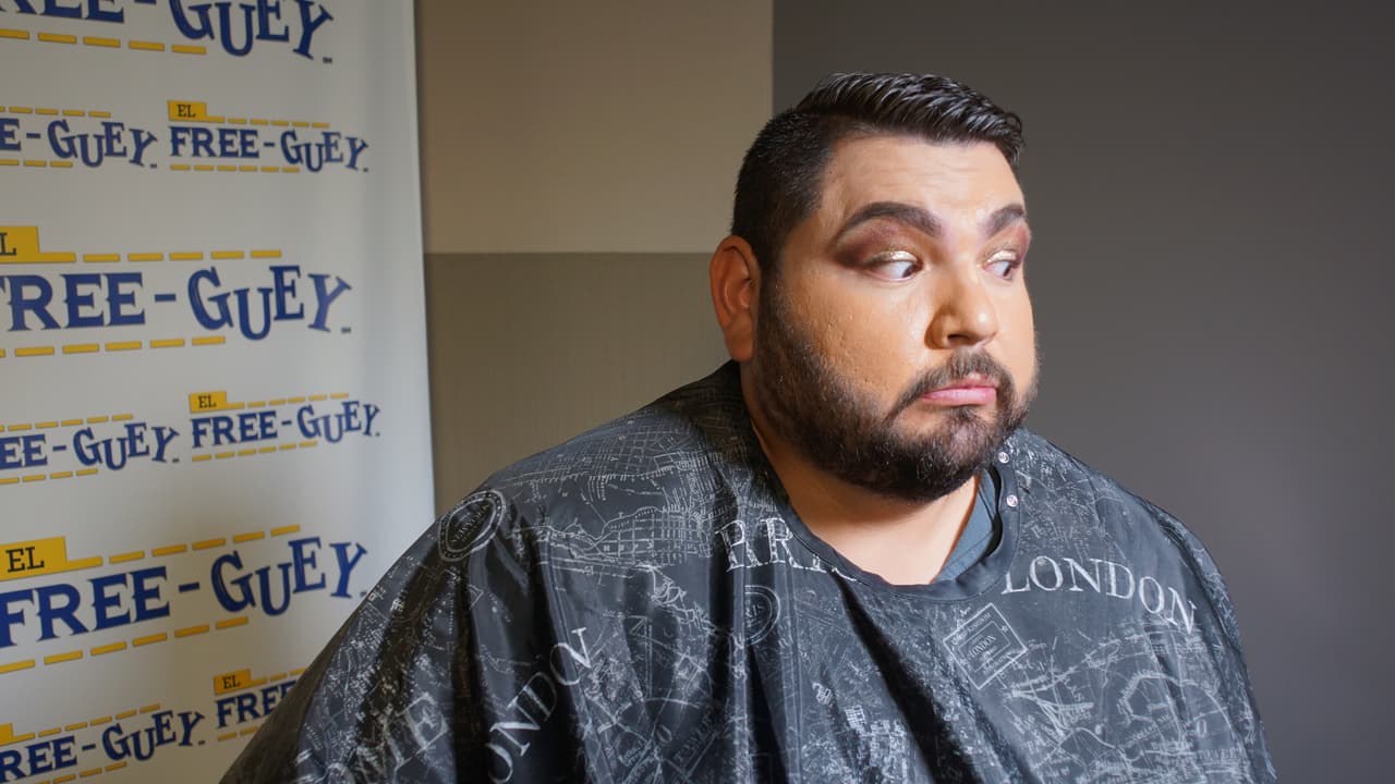 El Tambochi pago la apuesta contra El Compa Ivan cambiando de 'look' por un día.