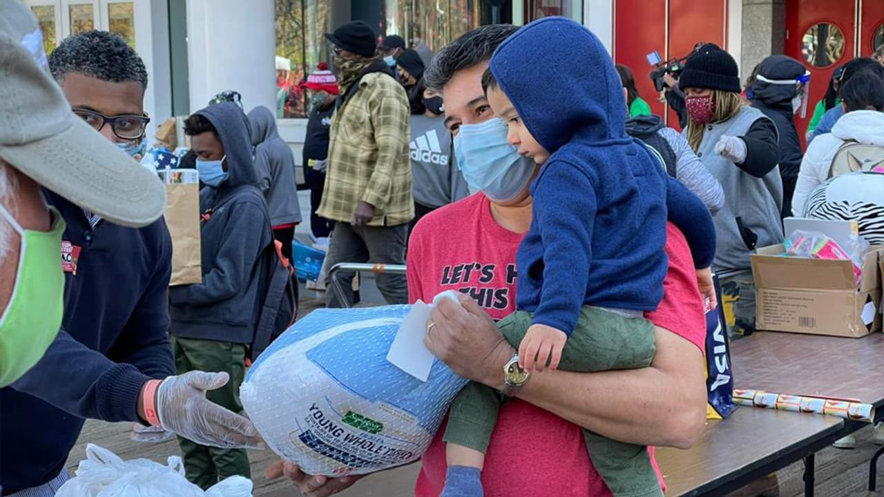Pedirán llevar mascarillas o algo que pueda cubrirle la cara.