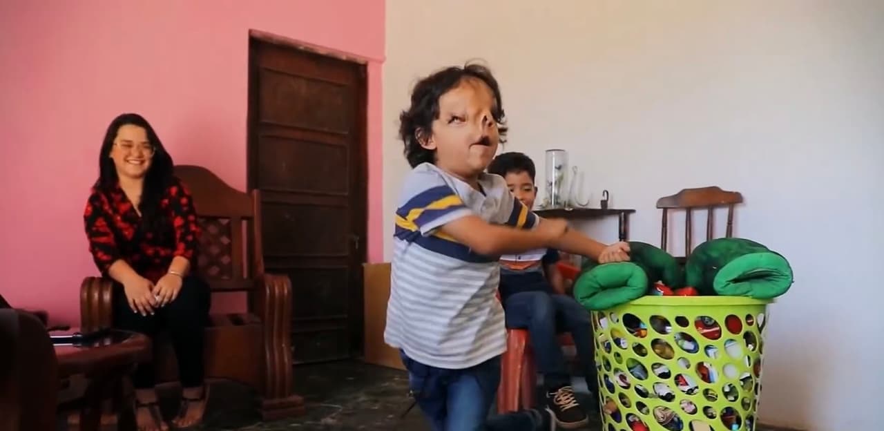 La afligida madre asegura que lo único que quiere es que 
<b>“por lo menos pueda hablar y comer bien</b>, a falta de una ortodoncia que le falta”. 
<br>