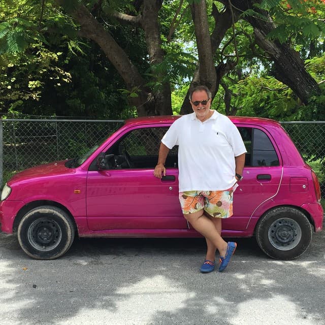 Eso sí, siempre con una sonrisa y dispuesto a dar las mejores noticias y chismes del mundo del entretenimiento.