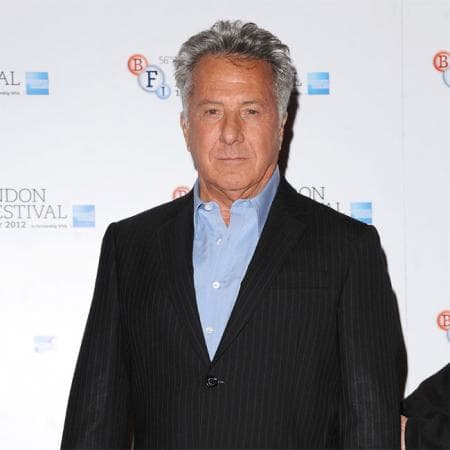 Dustin Hoffman, ganador de dos premios Oscar, también vio su nombre manchado por sus comportamientos inadecuados del pasado. En 2017 más de cinco mujeres lo denunciaron por acoso sexual, inluida Meryl Streep. El actor se disculpó ante el primer caso de la autora Anna Graham Hunter, que fue manoseada, pero negó las demás acusaciones.