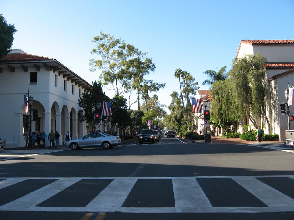 <b>N° 25: Santa Bárbara,</b> uno de los destinos más demandados en California por su playa, abre este listado en último lugar con 
<b>174 puntos de congestionamiento vial</b>.