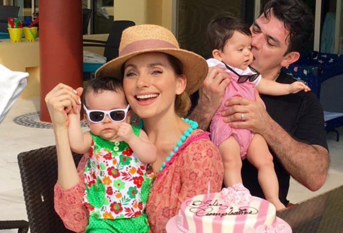 Elizabeth Álvarez cumplió 39 años y celebró junto a sus mellizos