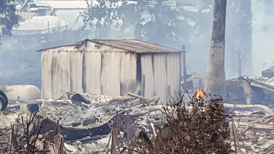 Un voraz incendio se desató la tarde de este jueves en un complejo de casas móviles en Korth's Pirate's Lair Marina en la ciudad de Isleton. El saldo final del siniestro fue de dos casas completamente consumidas por las llamas y otras dos más con severos daños. No se registró ninguna persona herida.