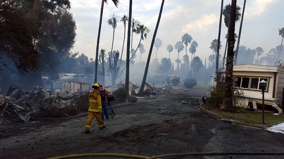 Un voraz incendio se desató la tarde de este jueves en un complejo de casas móviles en Korth's Pirate's Lair Marina en la ciudad de Isleton. El saldo final del siniestro fue de dos casas completamente consumidas por las llamas y otras dos más con severos daños. No se registró ninguna persona herida.