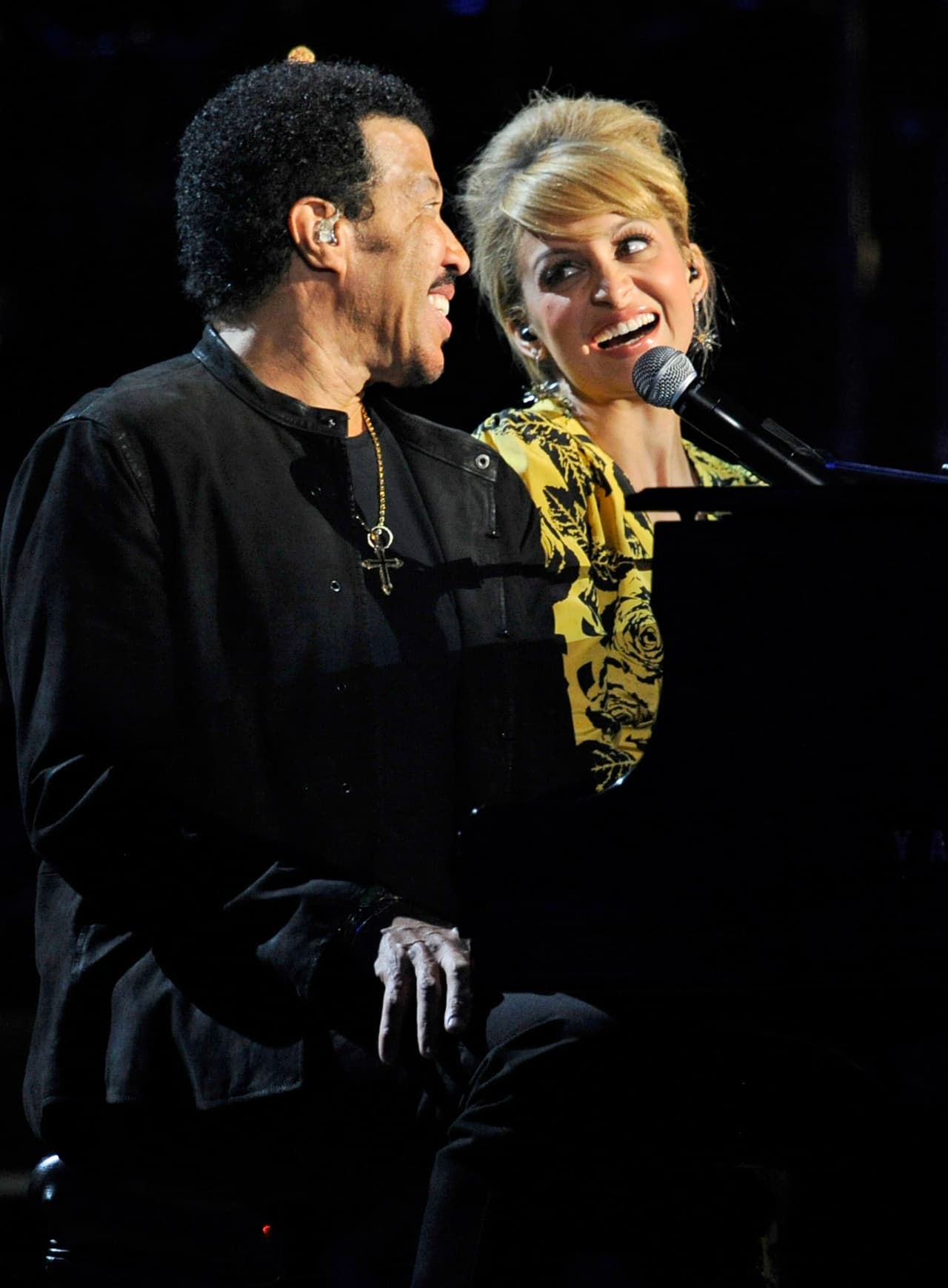 En la música demostró su pasión y su amor, e igualmente en la vida real, pues adoptó a Nicole Richie como su hija, quien en continuas ocasiones ha cantado a su lado.