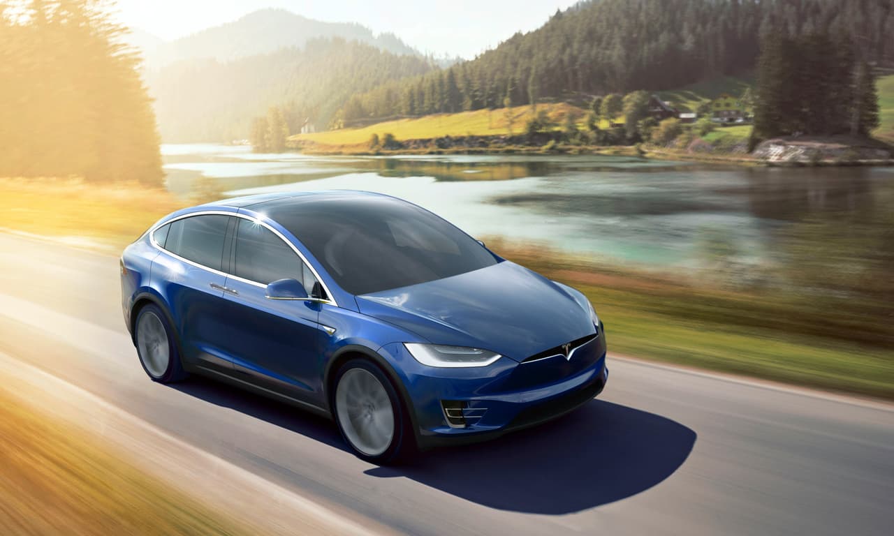 La CUV eléctrica Tesla Model X es uno de los autos de la marca que pueden contar con Autopilot