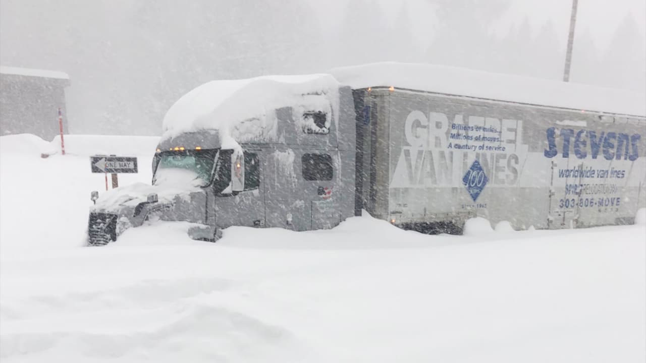 Estas son las carreteras afectadas por la tormenta de lluvia y nieve que cae sobre California