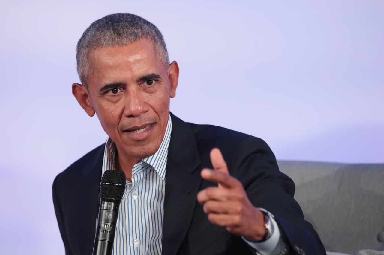 Por su parte, Barack Obama se encuentra trabajando en sus propias memorias, que se estima lleguen a las librerías el próximo año, reportó también The Blast.