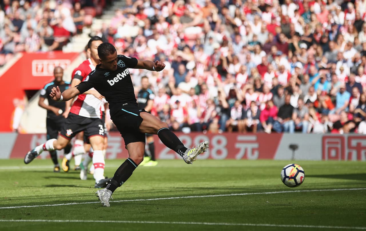 Hernández anotó un doblete ante el Southampton utilizando su olfato goleador.