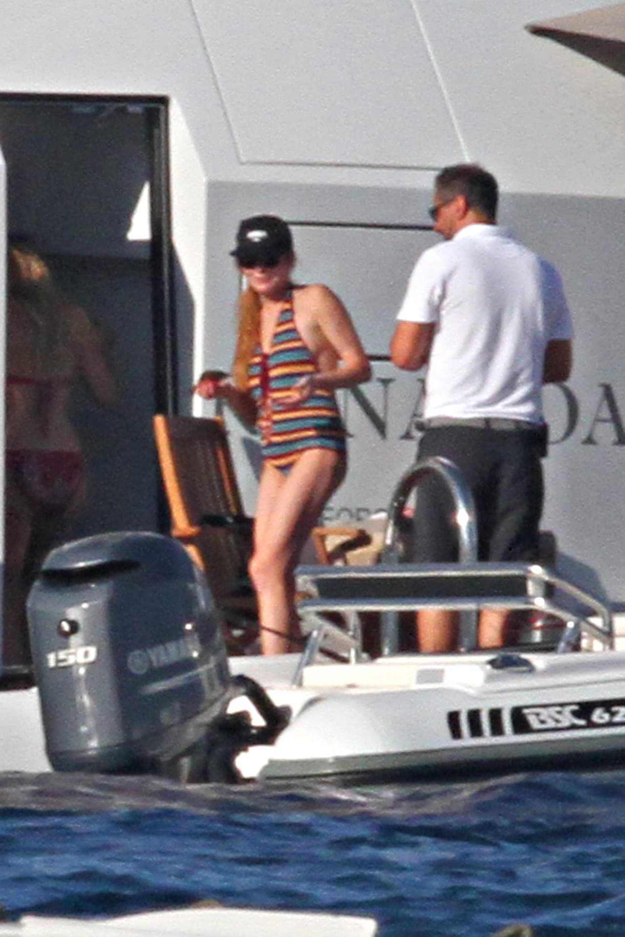 La famosa está en un yate por las costas italianas.