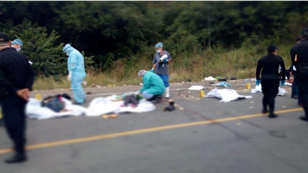 Un accidente en una carretera en el poblado de Gualán, en el departamento oriental de Zacapa de Guatemala causó la muerte a por lo menos 21 personas.