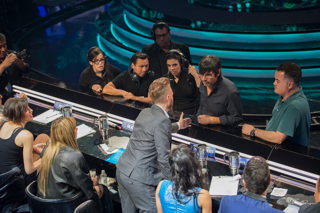 A pesar de la presión, capitanes, competidores y jueces tratan de relajarse cuando están fuera del aire, a veces se portan bien y otras tantas un poco mal, pero el chiste es pasarla bien. ¡Miren qué pasa detrás de cámaras!