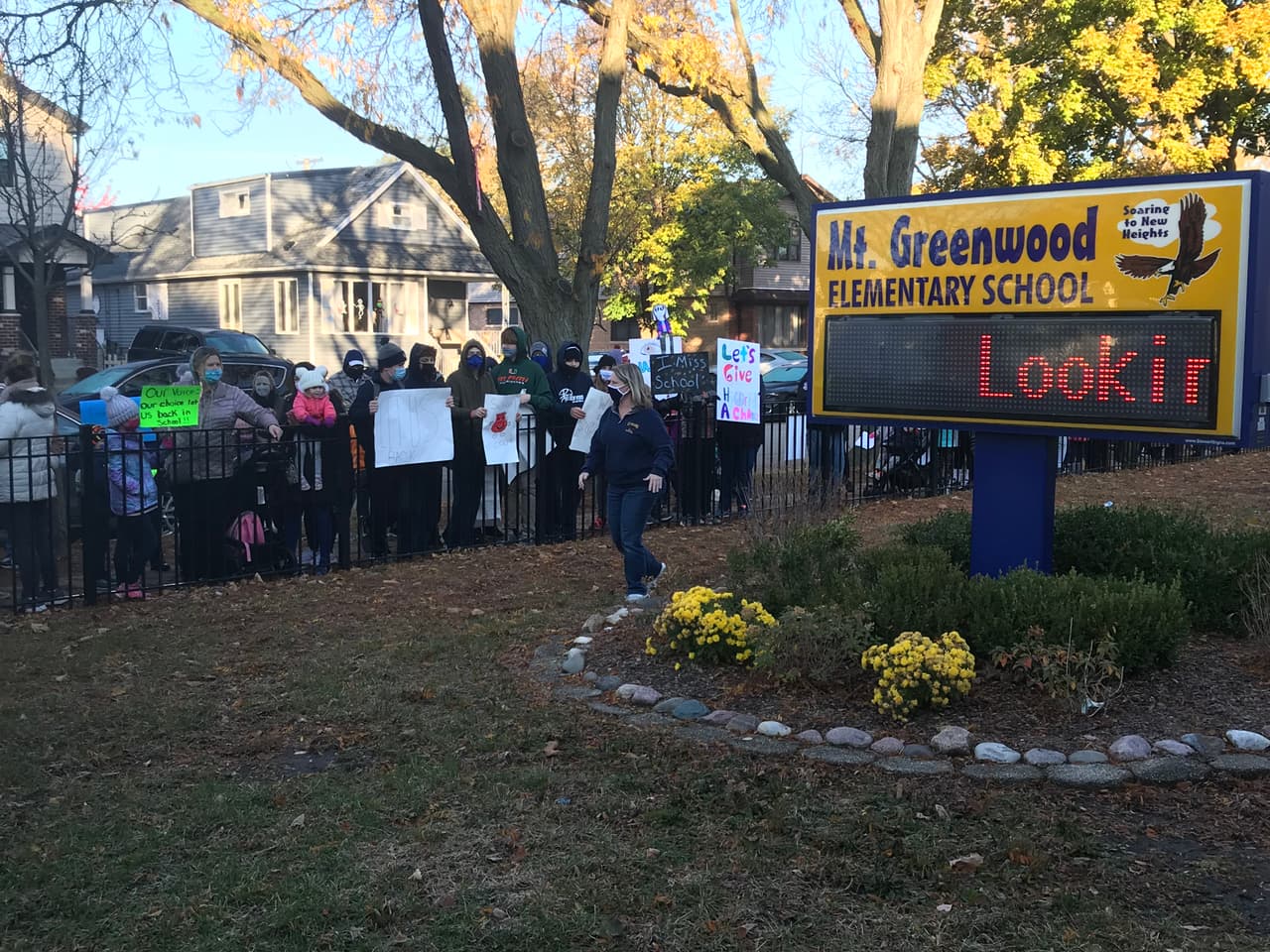 CTU informó que lanzará su propio rastreador escolar covid-19 que dicen recopilará informes sobre casos del virus en las escuelas de CPS y estará disponible en su sitio web: ctulocal1.org