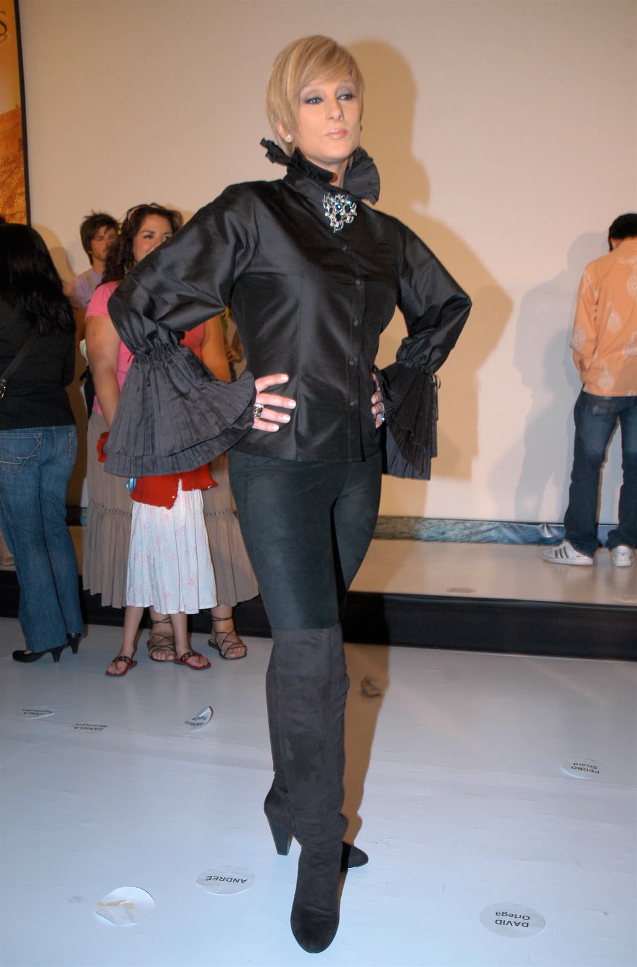 “En el caso de mi mamá, tenía una fibrosis pulmonar, pero vamos, como que controlada dentro de todo. Empieza como un efecto dominó que se van afectando todos los órganos, cosa que yo no sabía, para mí era, ‘bueno, usa el oxigeno si te hace falta y punto’, entonces se desencadenó”, siguió explicando.
<br>