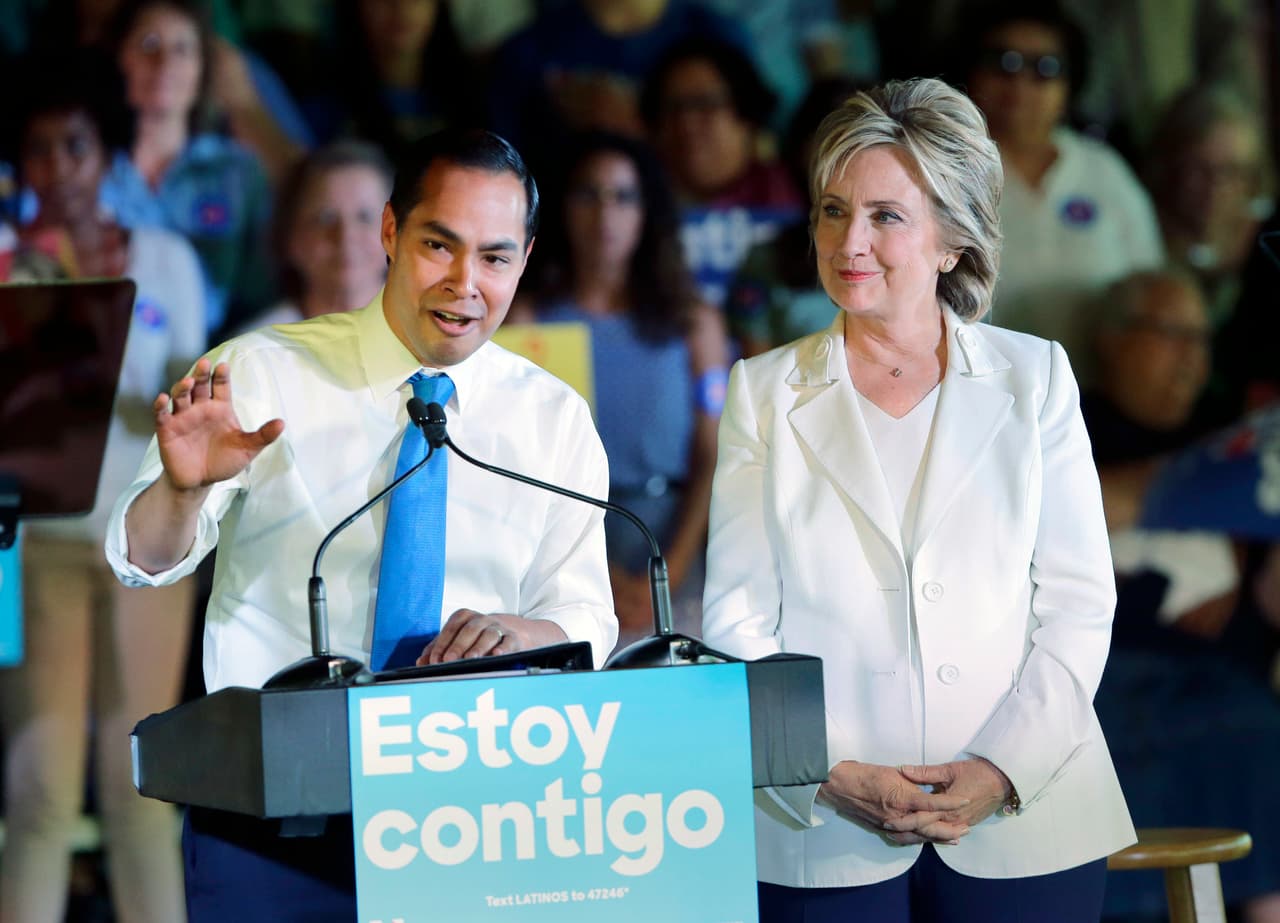 Se agota el tiempo y Julián Castro aún "no ha sido entrevistado" para vicepresidente por Clinton