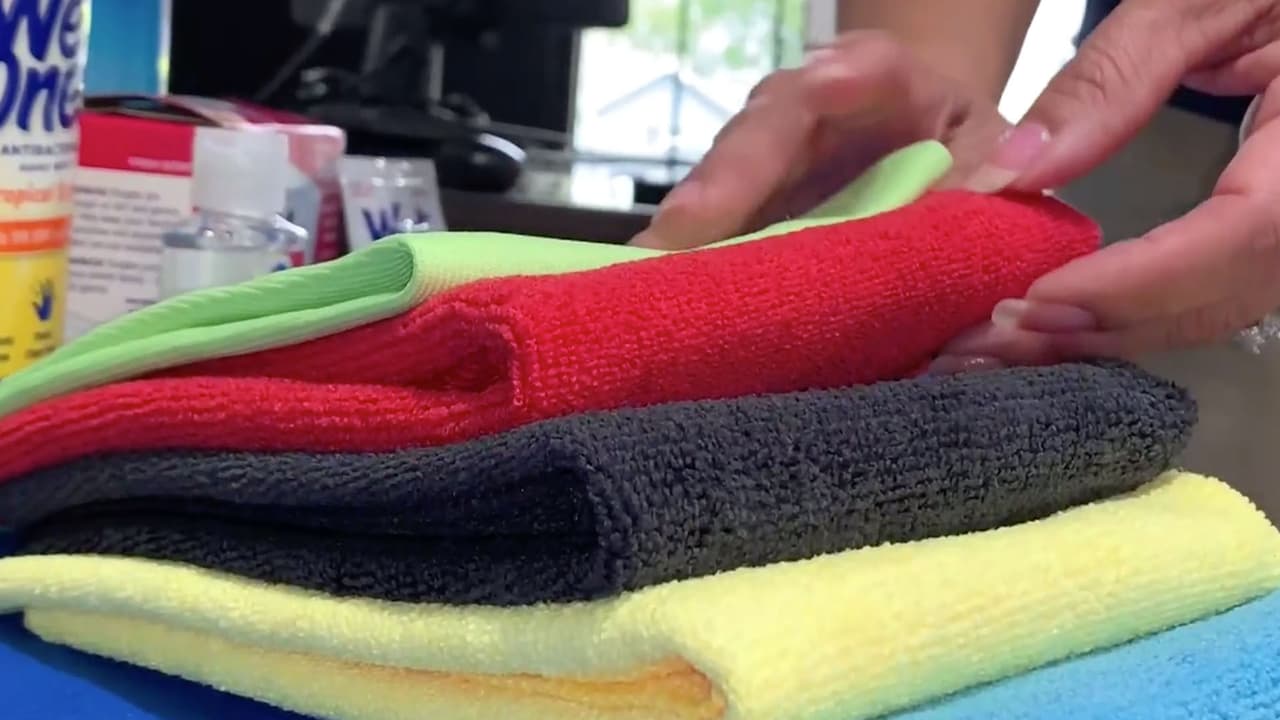 No comparta artículos de uso persona en el hogar.