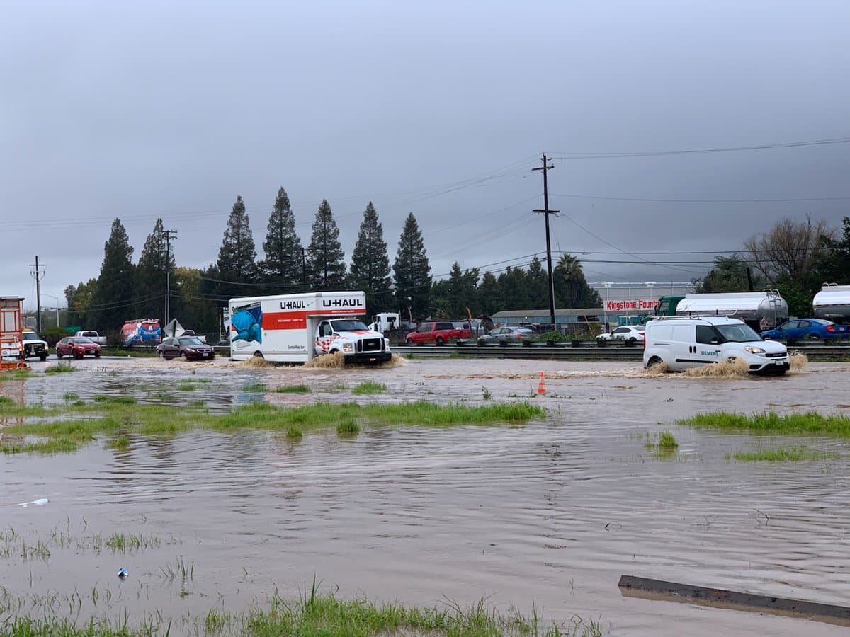 Este tramo de la autopista 101 es uno de los más transitados para quienes viajan al sur hacia Monterey.