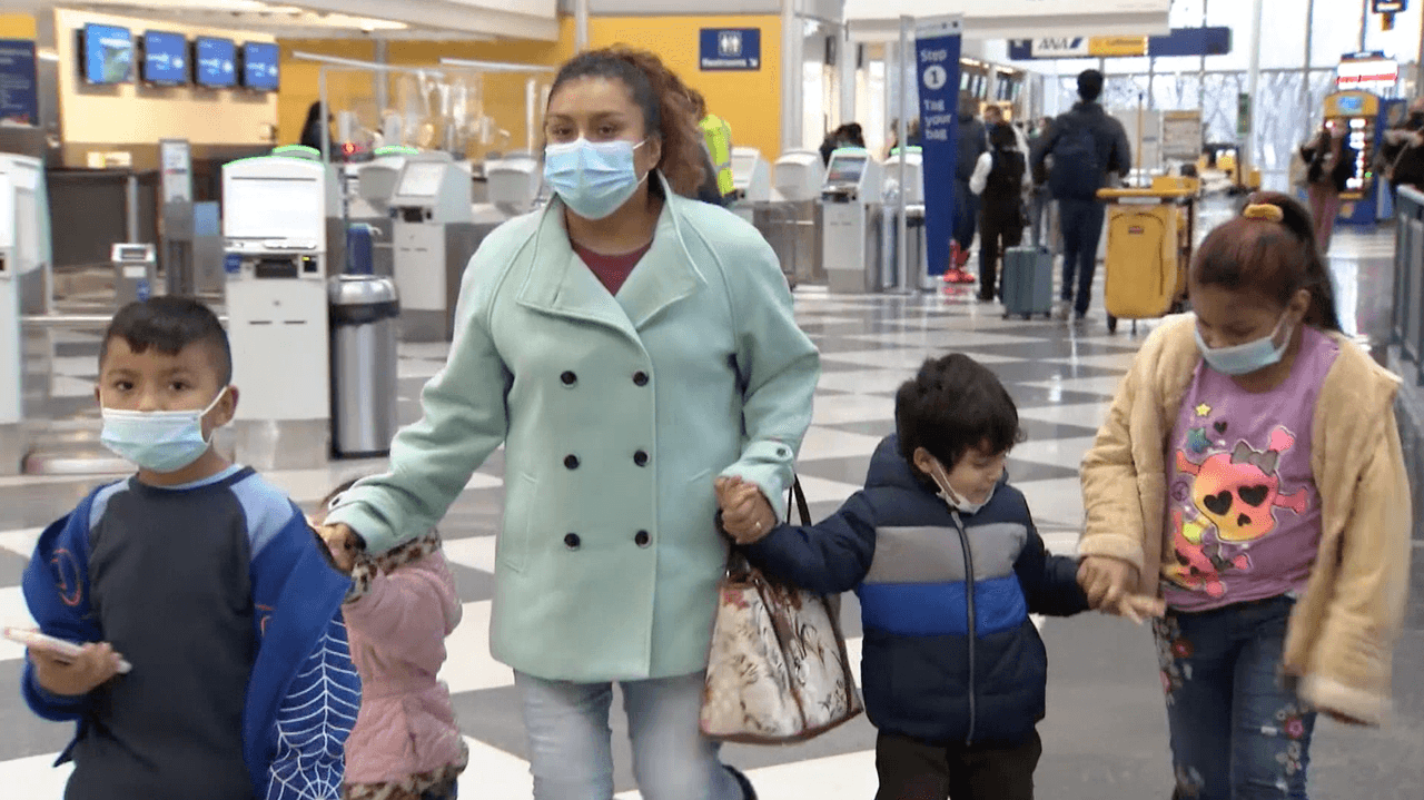 Latinos de Chicago viajan por el Día de Acción de Gracias a pesar del coronavirus