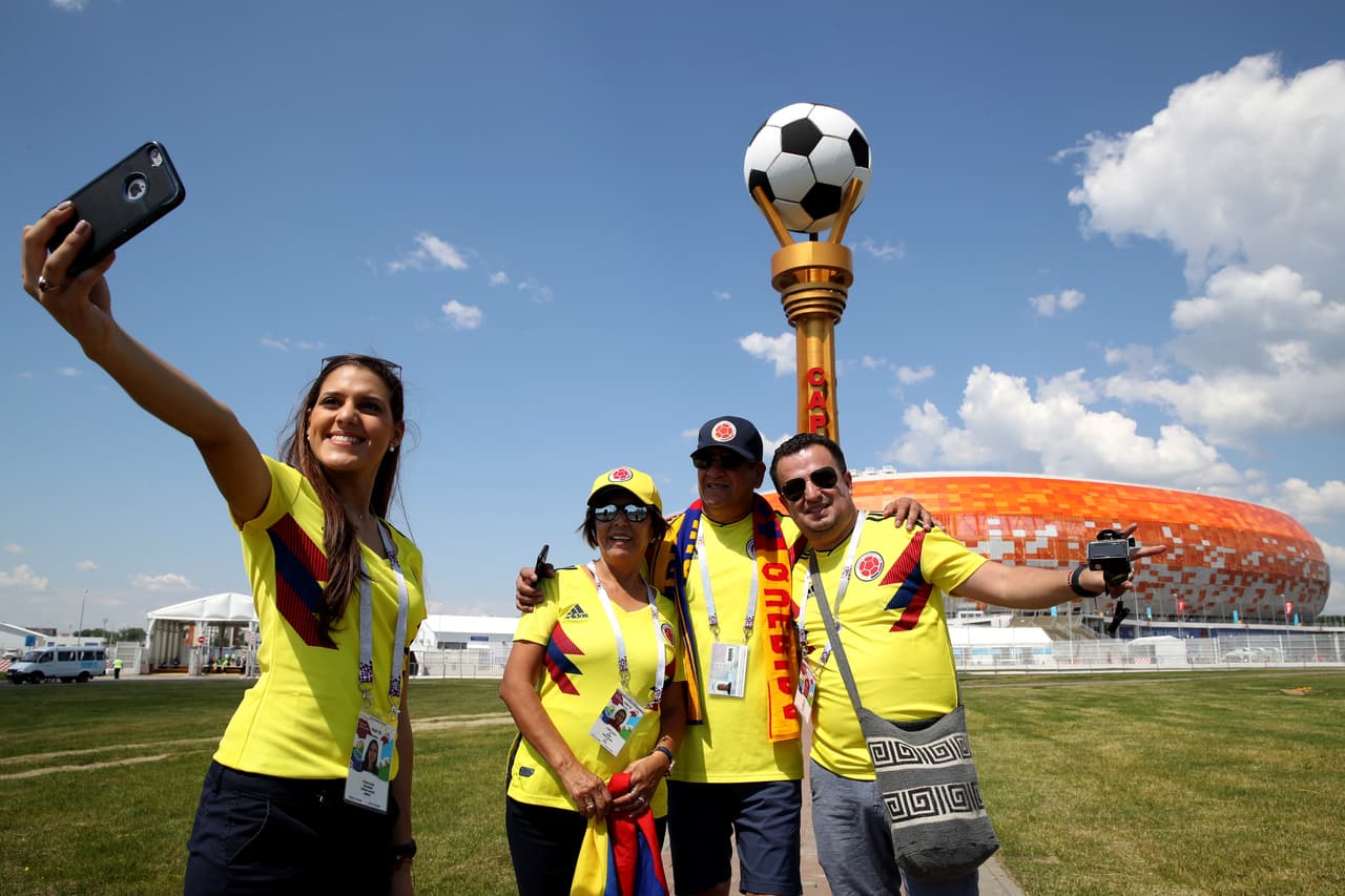 El colorido de la fiesta entre los fanáticos de Colombia y Japón son una expresión de la unidad del fútbol en el arranque del grupo H del Mundial de Rusia 2018.