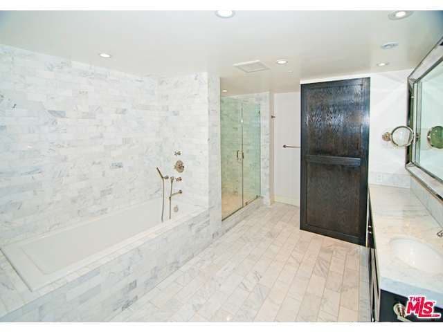 Definitivamente es así, pues las paredes se encuentran vacías, listas para ser decoradas por el próximo dueño.