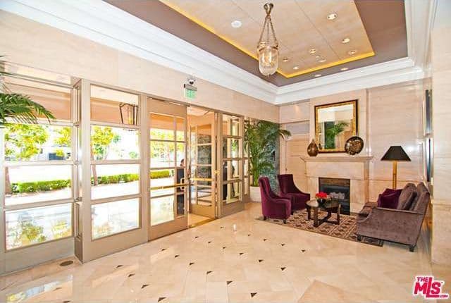 Ya desde aquí podemos observar el glamour del que la afamada recién casada está acostumbrada a rodearse.