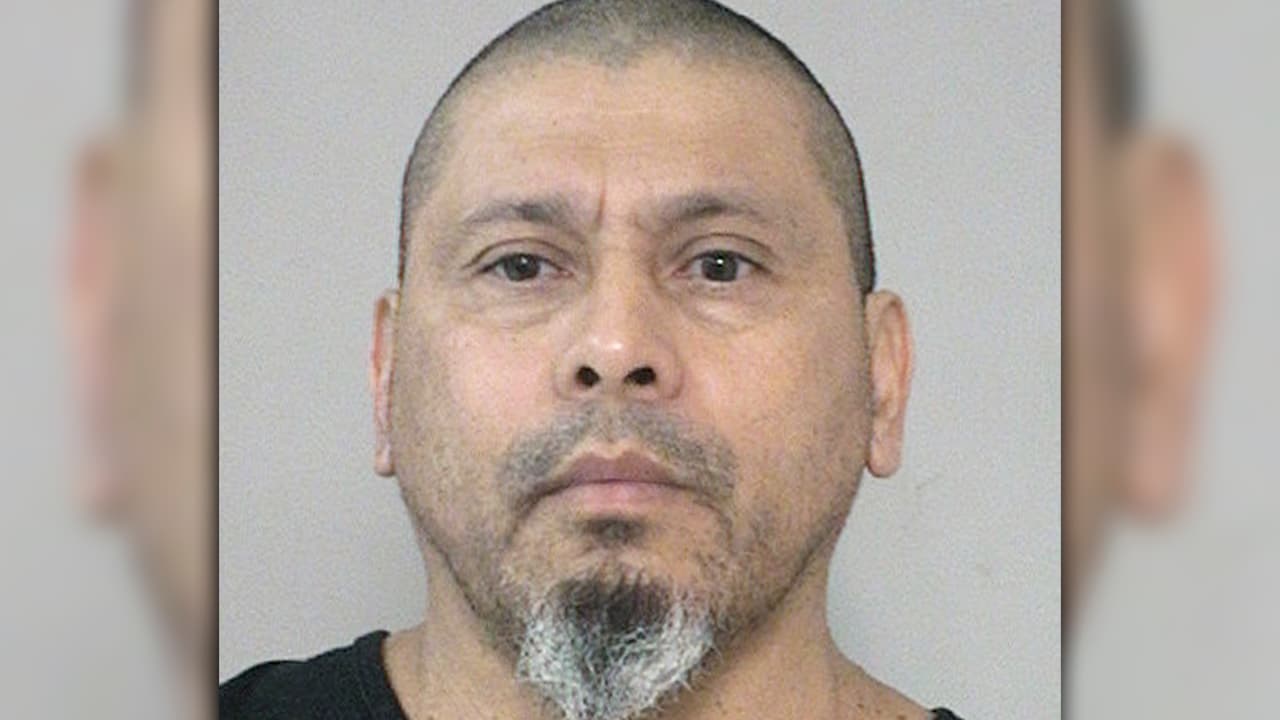 <b>Eddie Ray Charles,</b> un residente de la ciudad de Richmond de 52 años, fue condenado el 15 de julio de 2019 a pasar los siguientes 75 años en prisión por abusar sexualmente de dos niños pequeños. No es elegible para libertad condicional. Las pruebas presentadas por los fiscales revelaron que el sujeto tuvo contacto sexual con uno de los niños en 2013 y también tuvo varios tipos de contacto sexual con un segundo niño entre 2007 y 2012. Una tercera víctima, que había sido abusada Charles en 1990, también testificó en su contra.
<br>