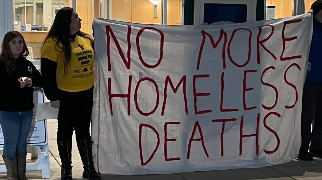 Exigen más acciones para ayudar a las personas sin hogar en Sacramento