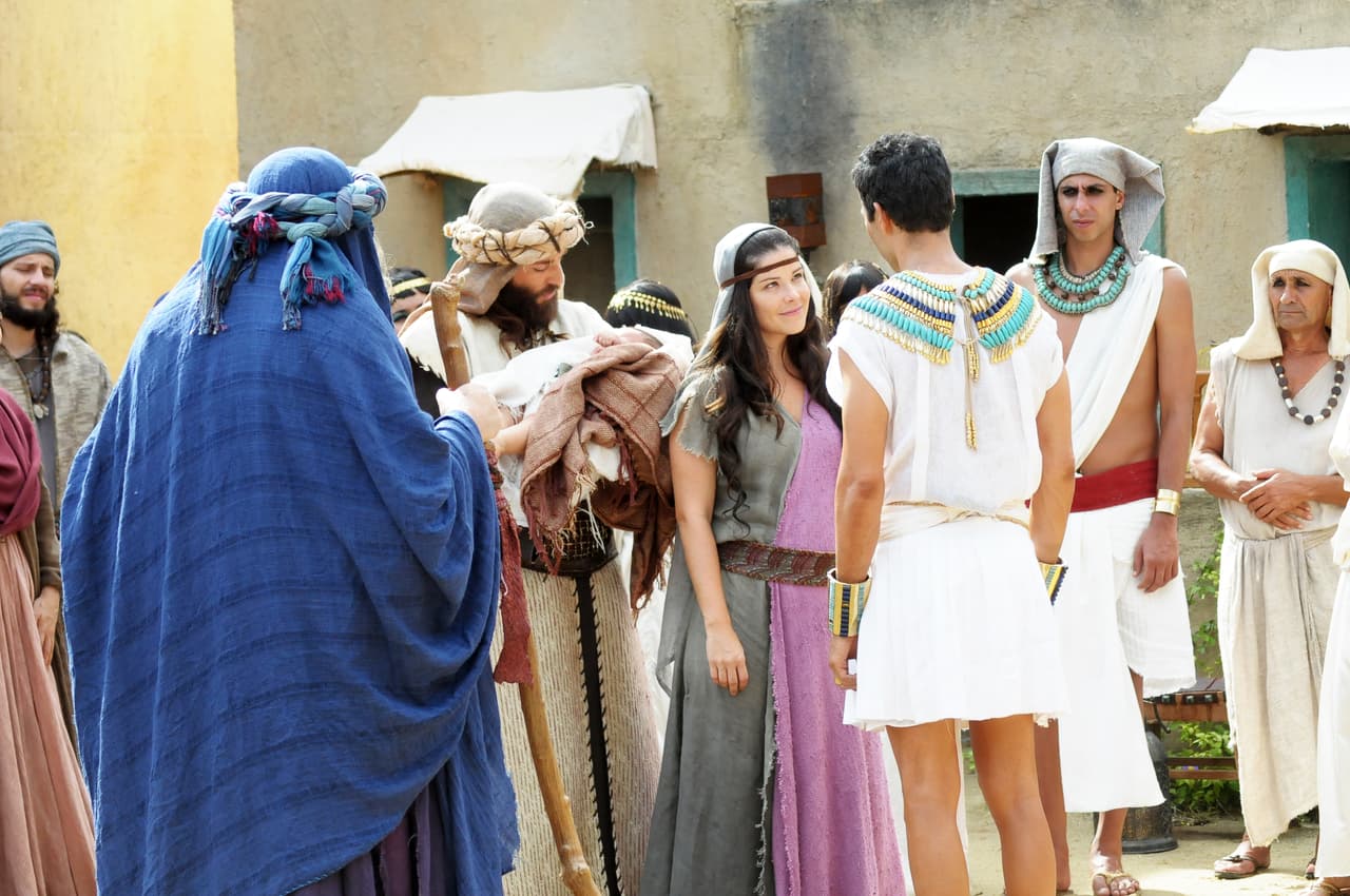 Les aseguró que en Egipto vivirían sin sufrimiento y lejos de la sequía.