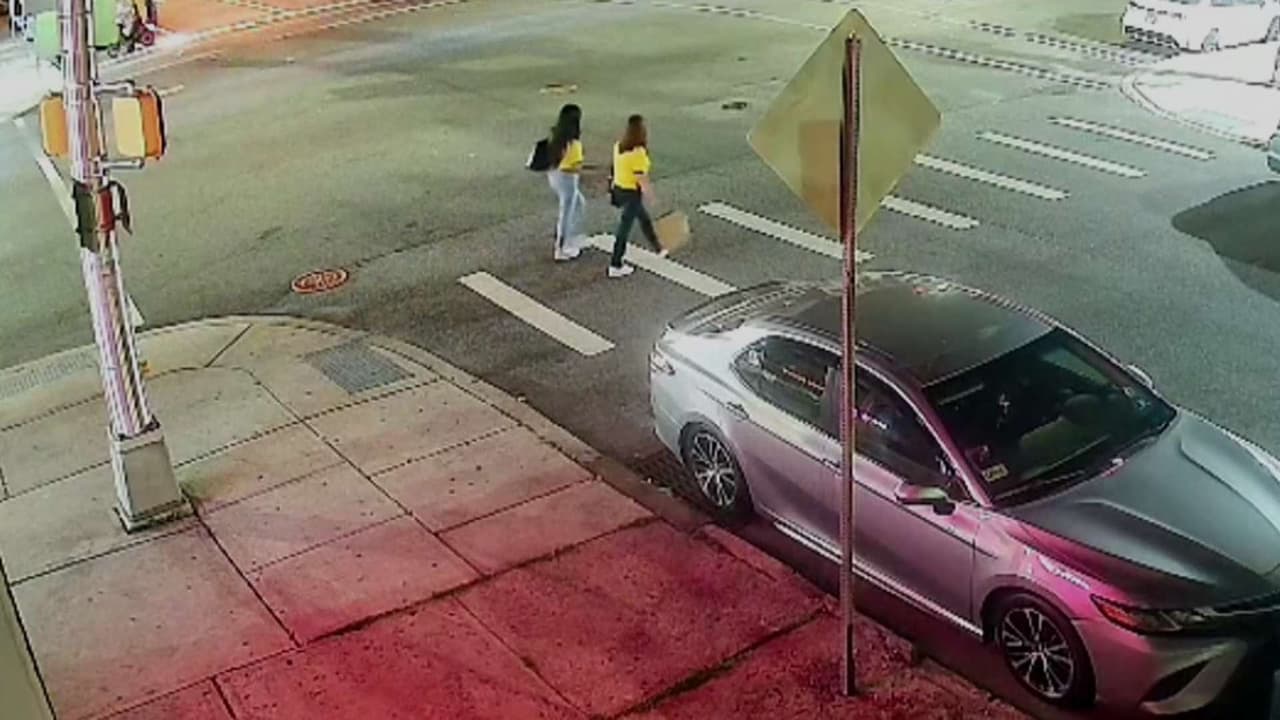Video muestra el atropellamiento de dos ecuatorianas y conductor se entrega