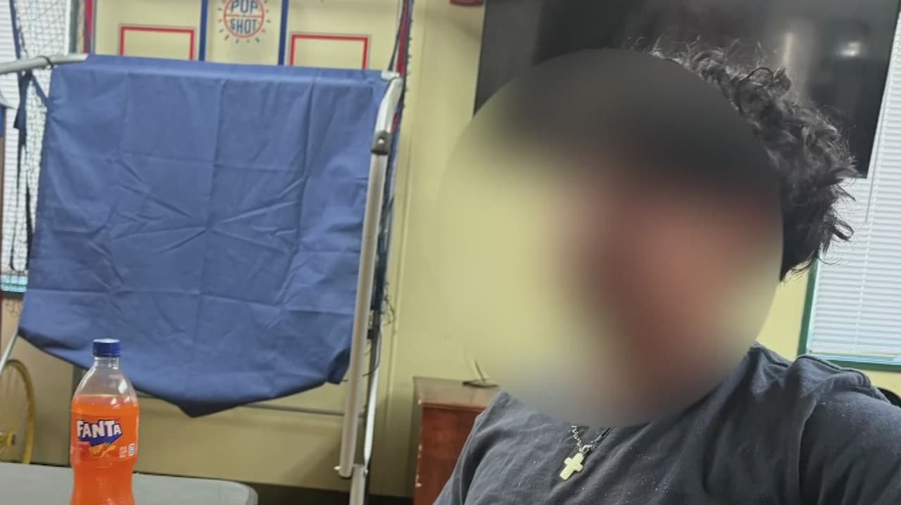 Menor lleva siete meses detenido por ICE; su familia pide su liberación