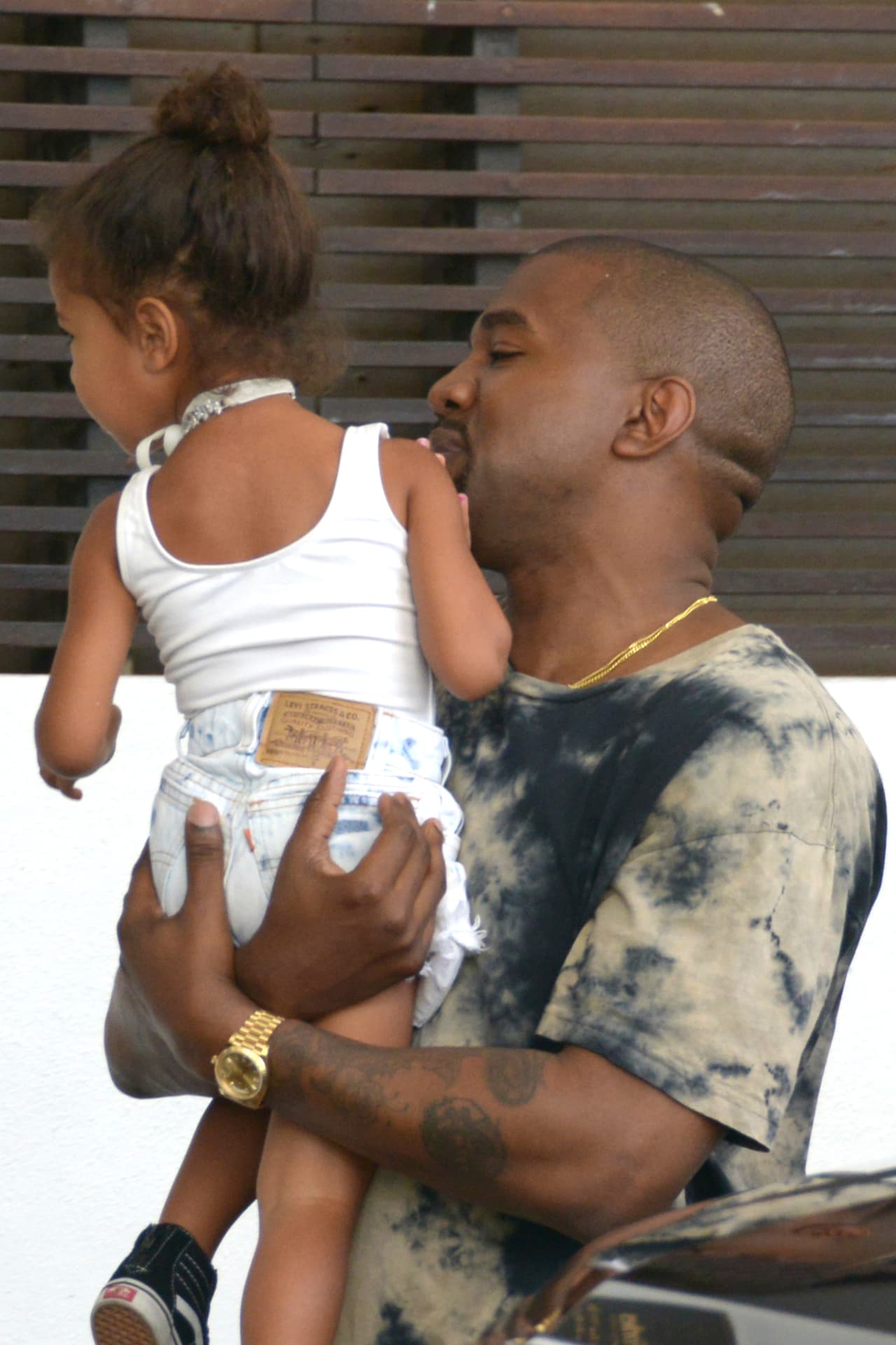 También vimos a Kanye West muy divertido con su nena.