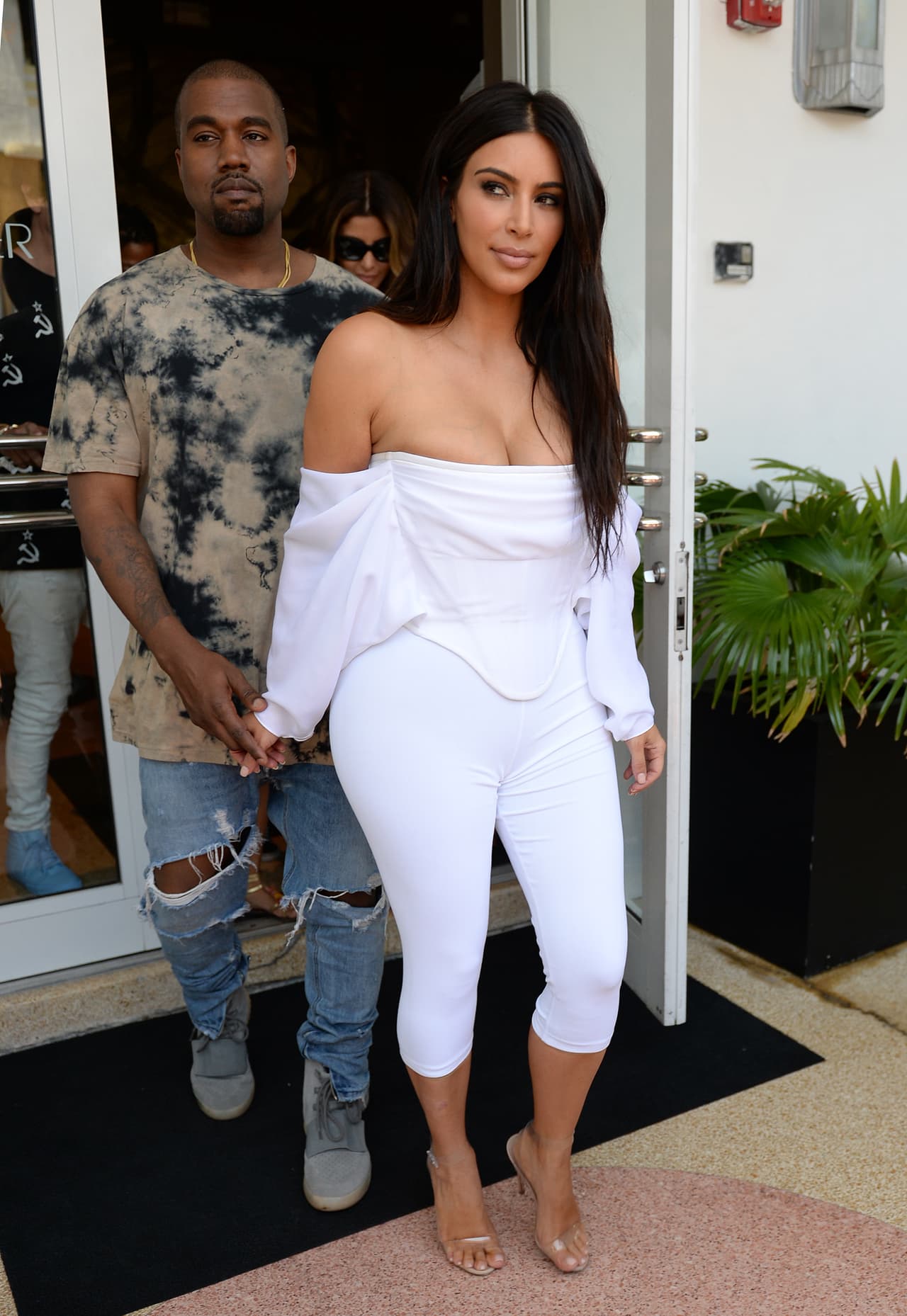 Pero lo más escandaloso de su atuendo fue su escotazo.