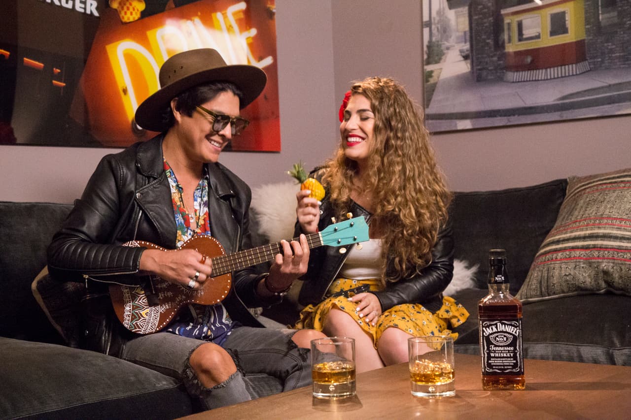 <b>Conectados por la música.</b> 
<br>Las tradiciones musicales de Periko y Jessi los unieron para formar el dúo que son hoy.