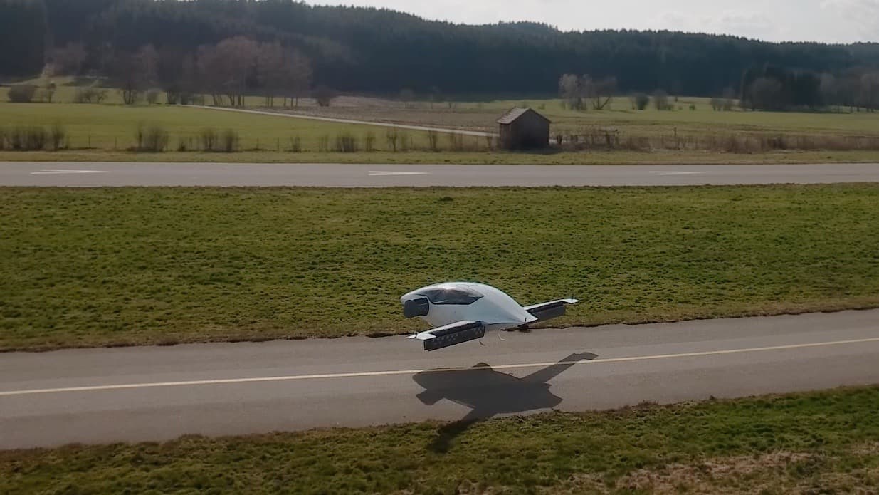 El prototipo Lilium Eagle puede levitar estáticamente, una capacidad ideal para los futuros embotellamientos de tráfico en el cielo.