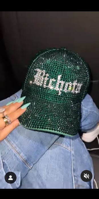 Chiquis, quien reside en esa ciudad, no quiso perder la oportunidad de verla en vivo y junto a un grupo de amigas, 
<b><a href="https://www.univision.com/shows/tu-cara-me-suena/helen-ochoa-se-luce-como-meghan-trainor-en-tu-cara-me-suena-2022-y-se-gana-el-adjetivo-de-camaleonica-video" target="_blank">entre ellas Helen Ochoa</a></b>, se lanzó a disfrutar del espectáculo. 
<br>