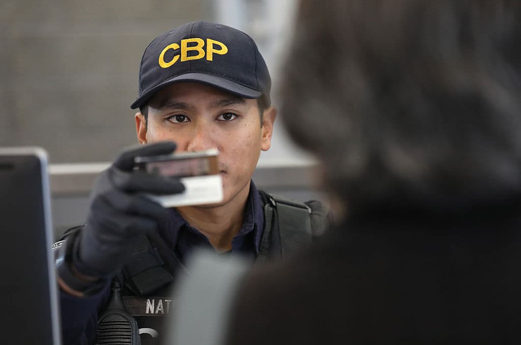 En qué consisten las nueva reglas de EEUU que endurecen el otorgamiento de visas de turistas y negocios 